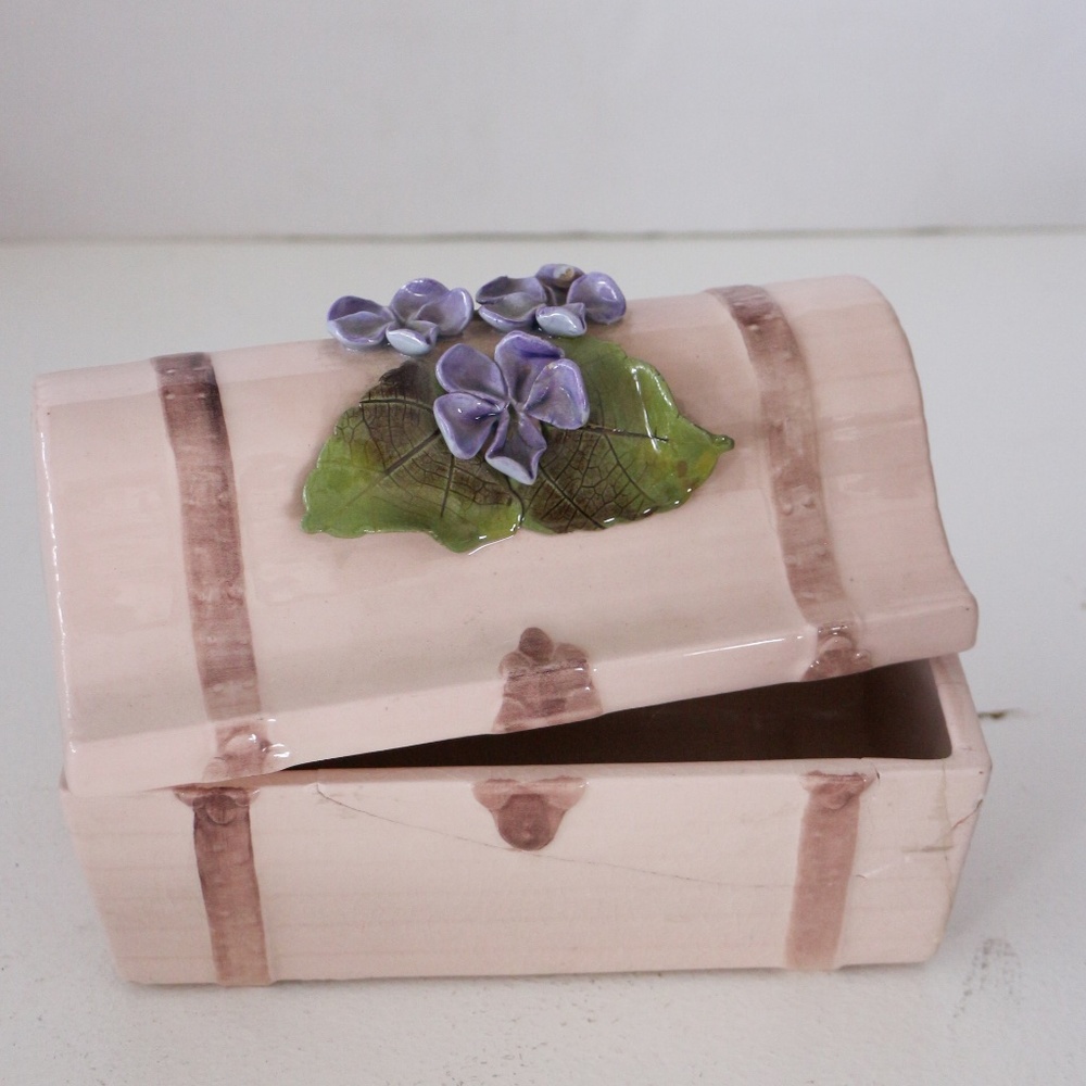 shabby chic ceramic trinket trunk